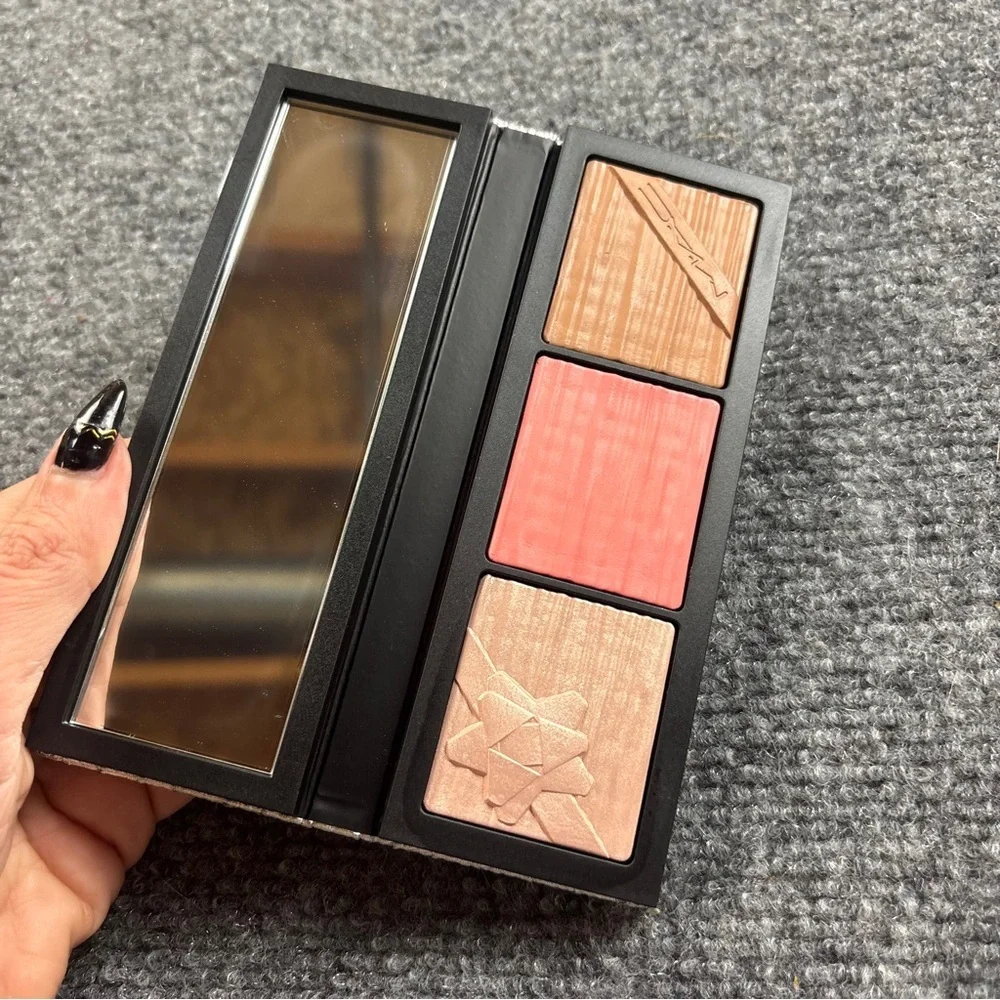 MAC Women NIB Shiny Pretty things Face Compact - Fair Bronzer, Blush, powder